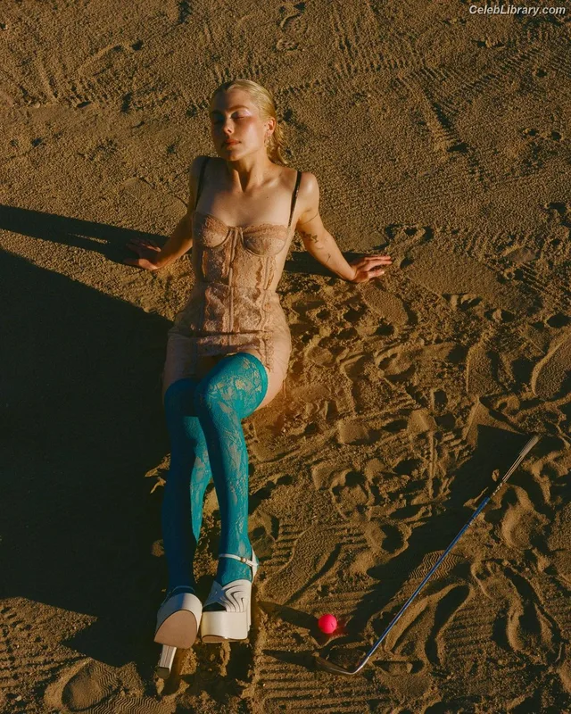 Phoebe Bridgers photo 20 of 156