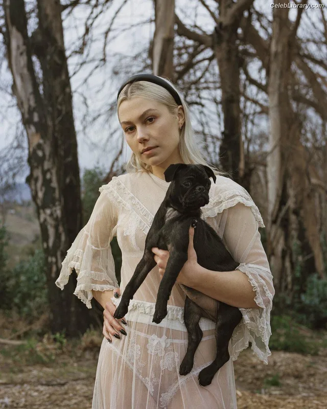 Phoebe Bridgers photo 21 of 156