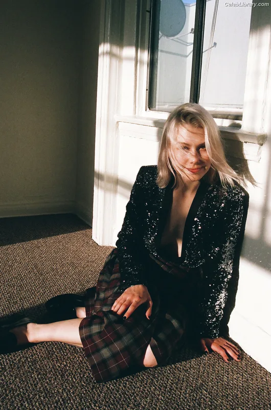 Phoebe Bridgers photo 23 of 156