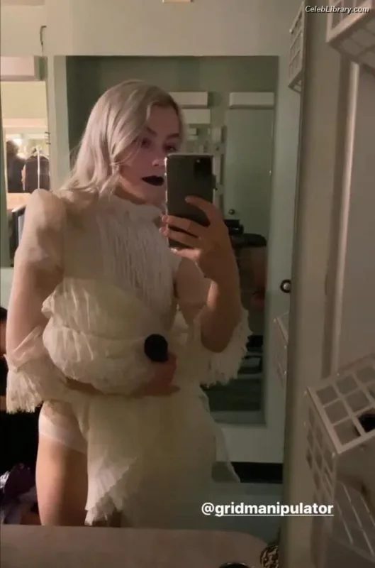 Phoebe Bridgers photo 24 of 156