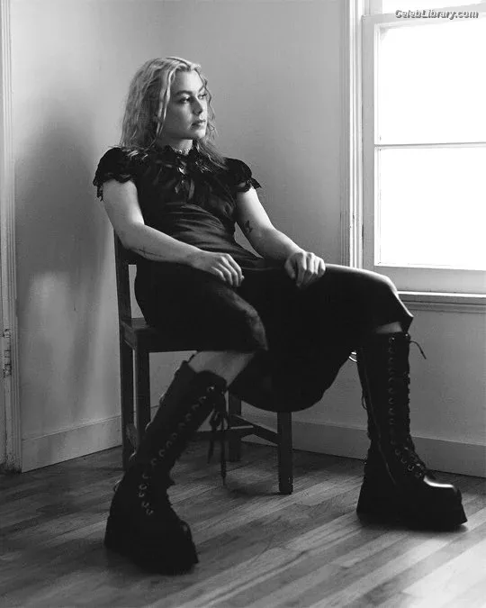Phoebe Bridgers photo 5 of 156