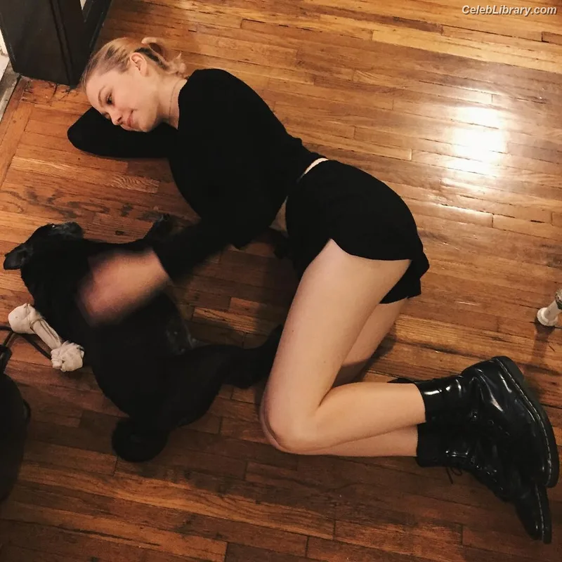Phoebe Bridgers photo 7 of 156