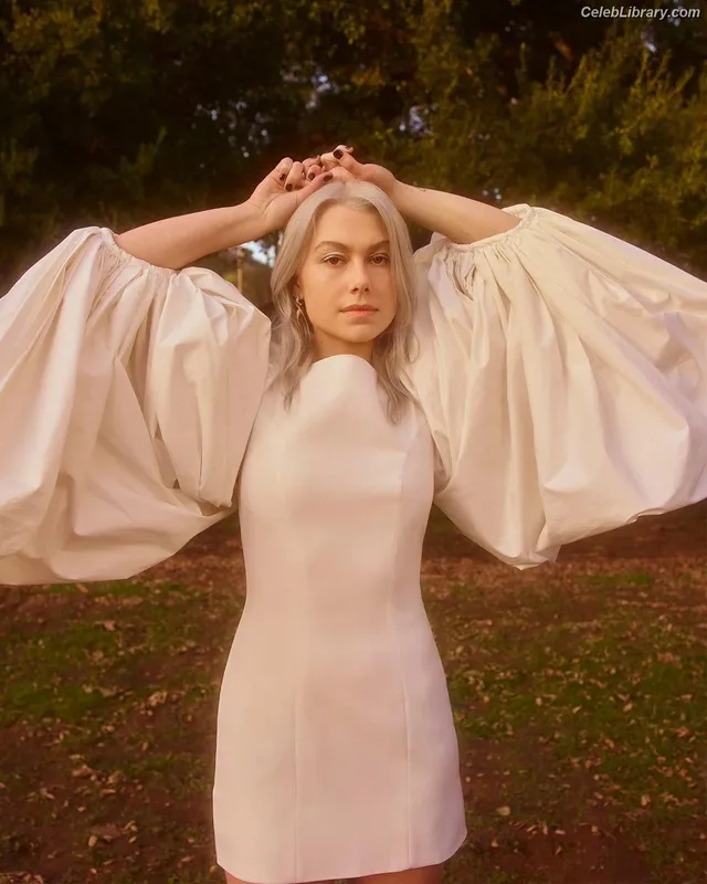 Phoebe Bridgers photo 9 of 156