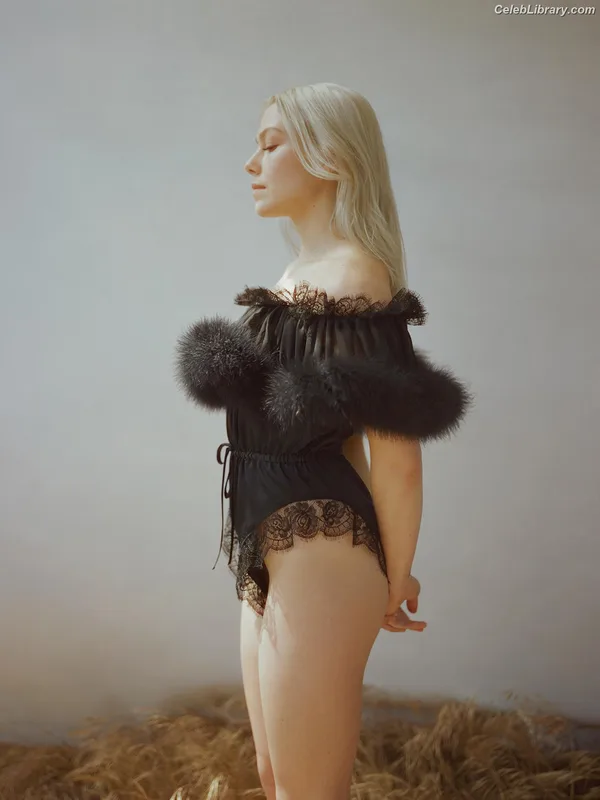 Phoebe Bridgers photo 15 of 156