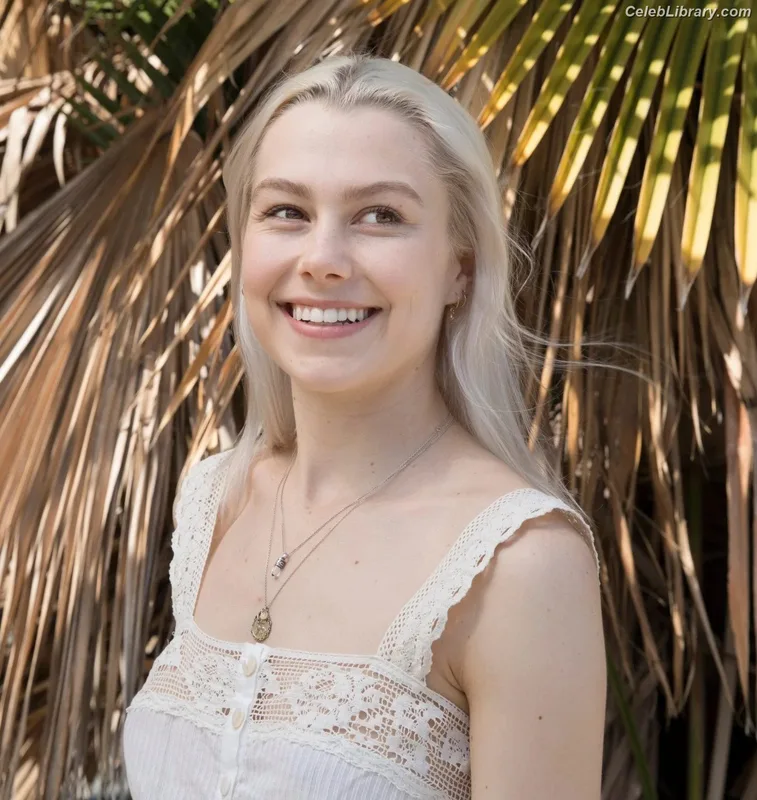 Phoebe Bridgers photo 18 of 156