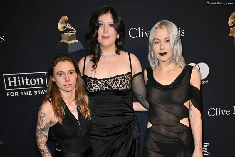 Phoebe Bridgers photo 2 of 156