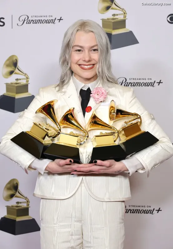 Phoebe Bridgers photo 6 of 156