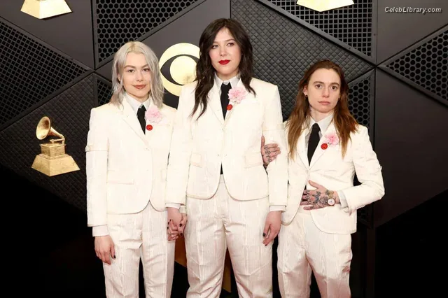 Phoebe Bridgers photo 11 of 156