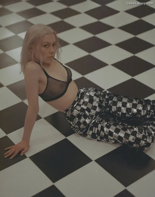 Phoebe Bridgers photo 18 of 156