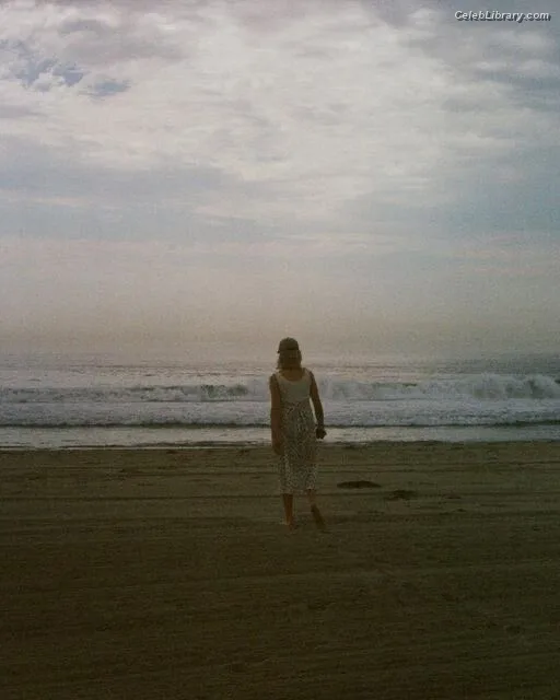 Phoebe Bridgers photo 2 of 156