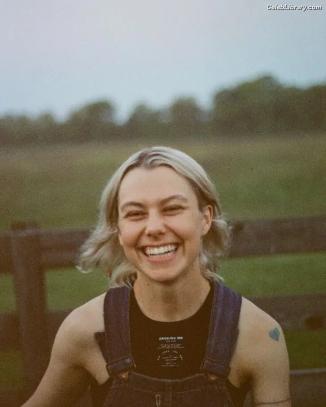Phoebe Bridgers photo 9 of 156