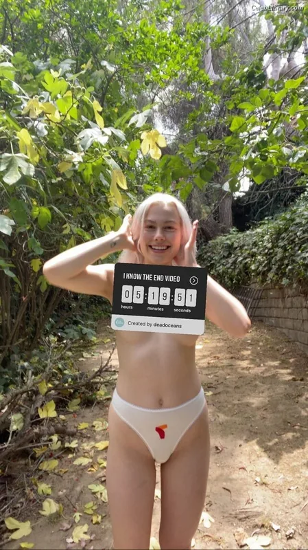 Phoebe Bridgers photo 11 of 156
