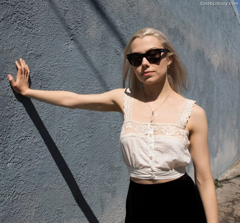 Phoebe Bridgers photo 13 of 156