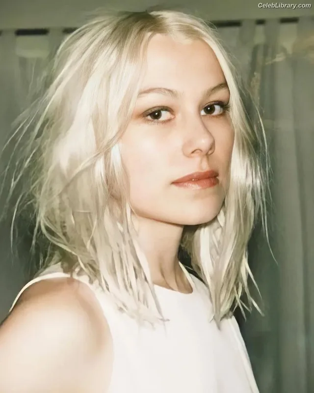 Phoebe Bridgers photo 16 of 156