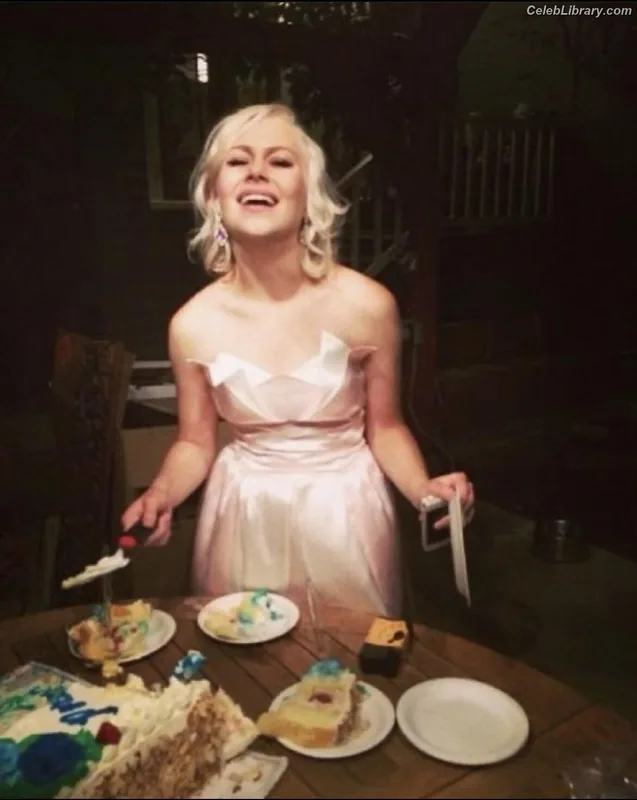 Phoebe Bridgers photo 20 of 156