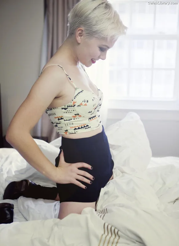 Phoebe Bridgers photo 22 of 156