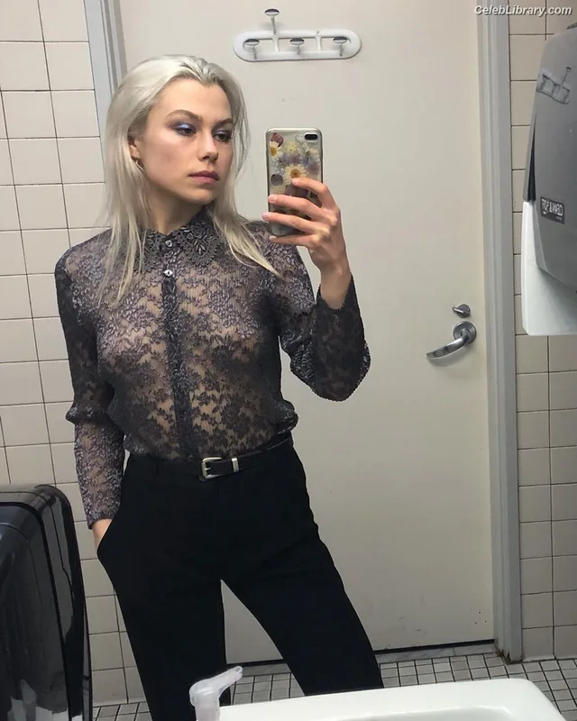 Phoebe Bridgers photo 7 of 156