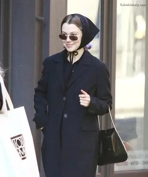 Phoebe Bridgers photo 12 of 156