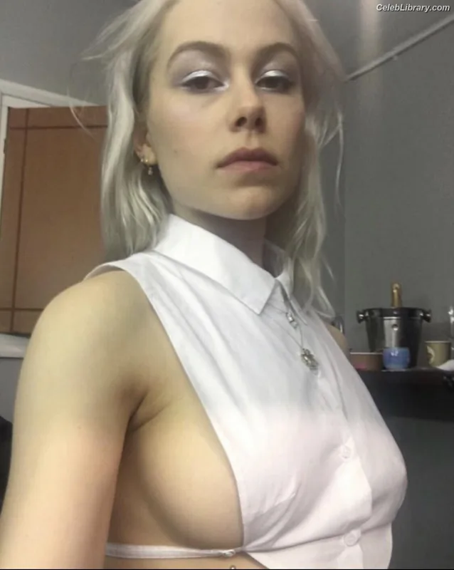 Phoebe Bridgers photo 15 of 156