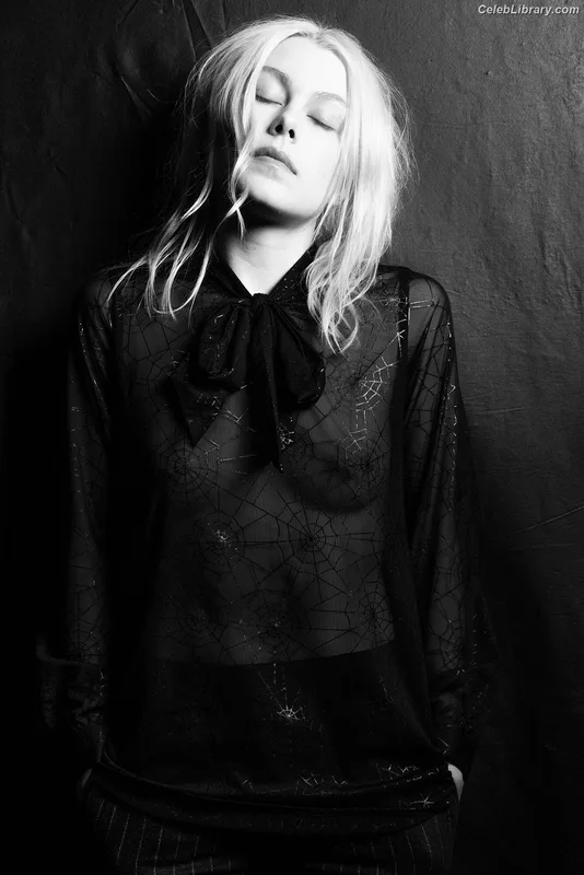 Phoebe Bridgers photo 2 of 156