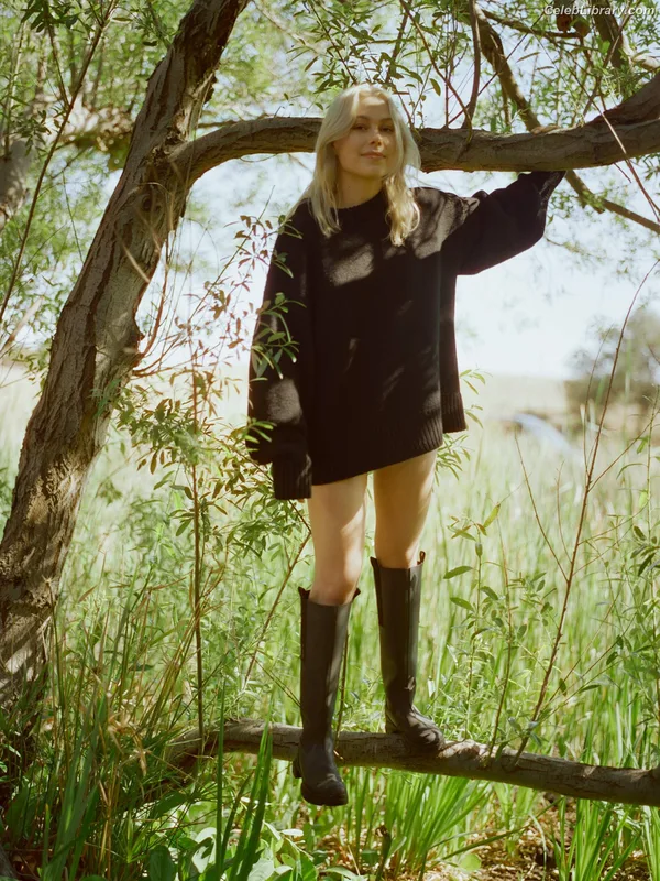 Phoebe Bridgers photo 5 of 156