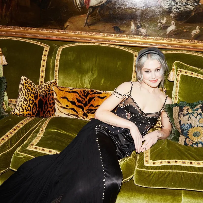 Phoebe Bridgers photo 8 of 156
