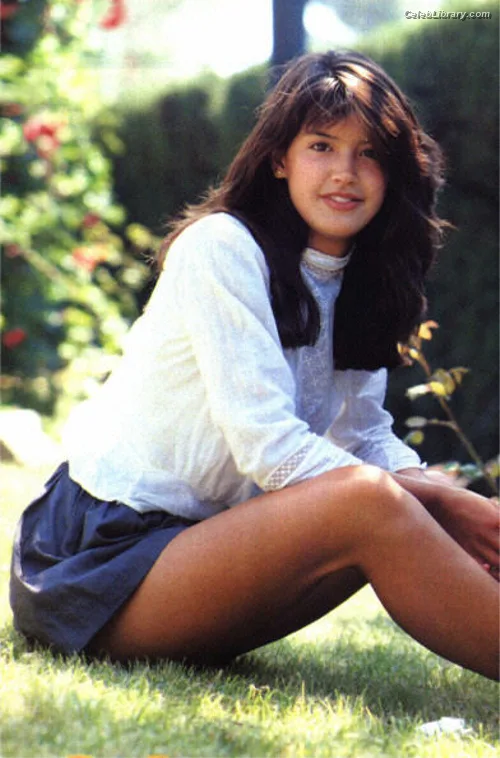 Phoebe Cates photo 6 of 62