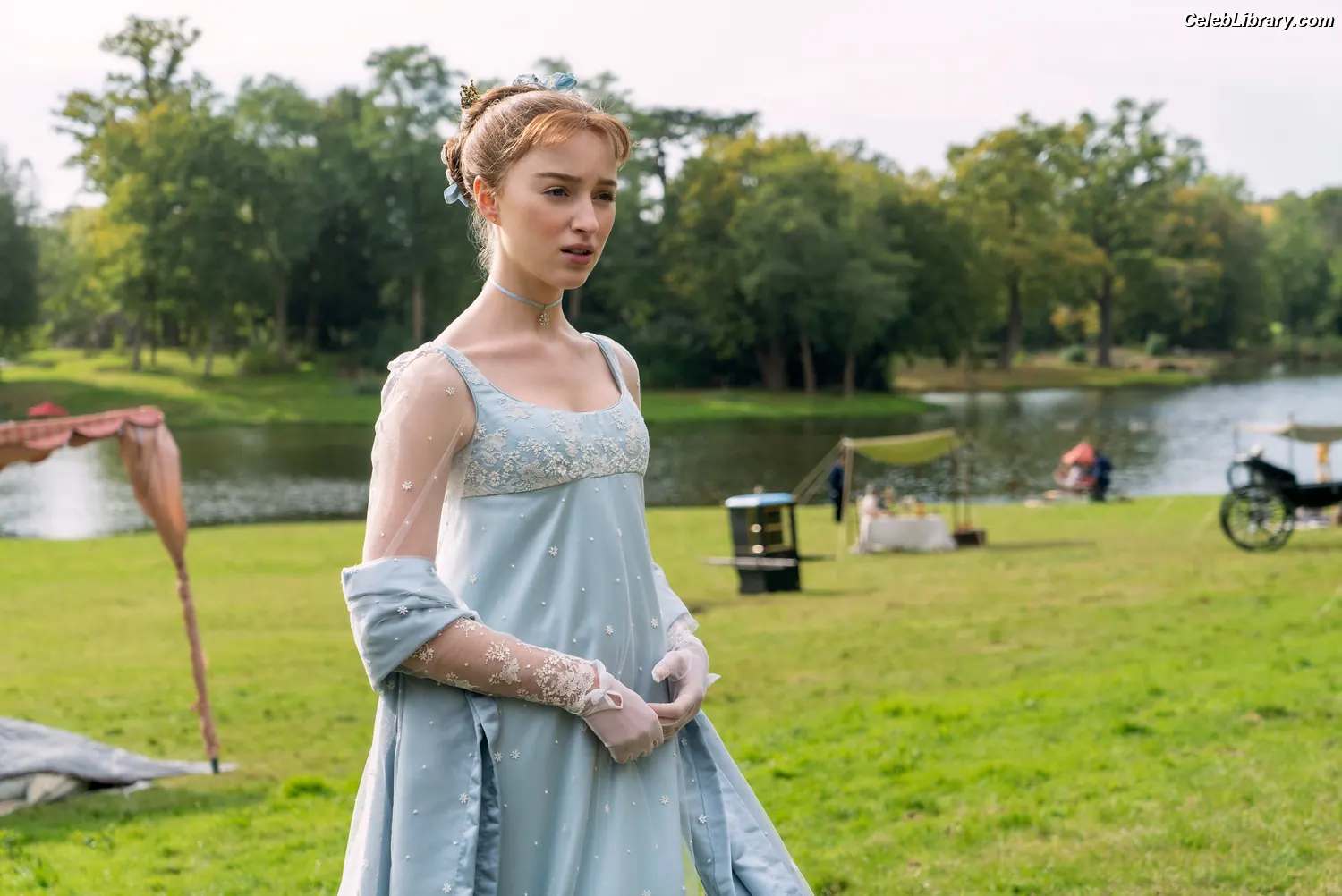 Phoebe Dynevor photo 3 of 168