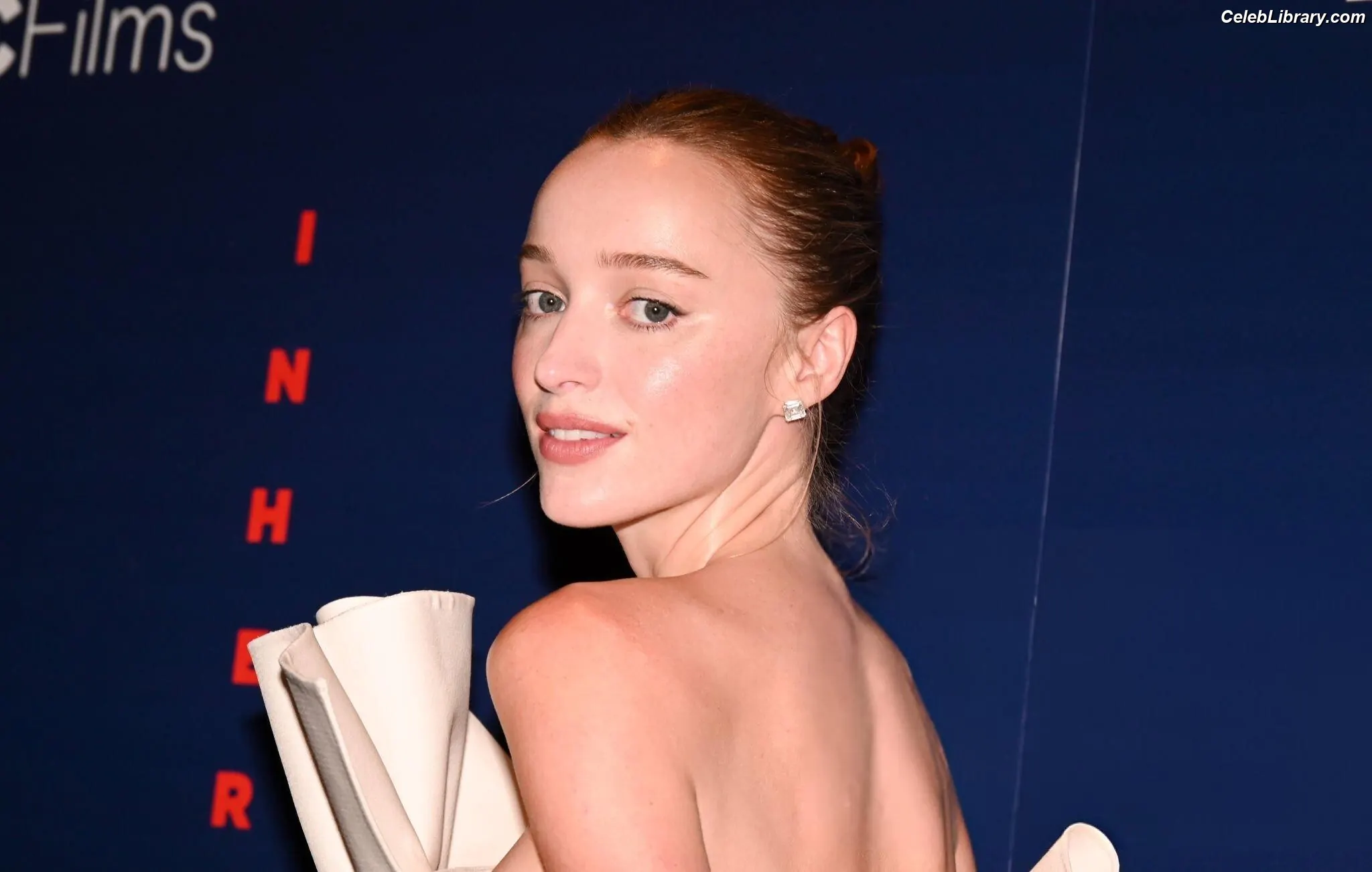 Phoebe Dynevor photo 9 of 168