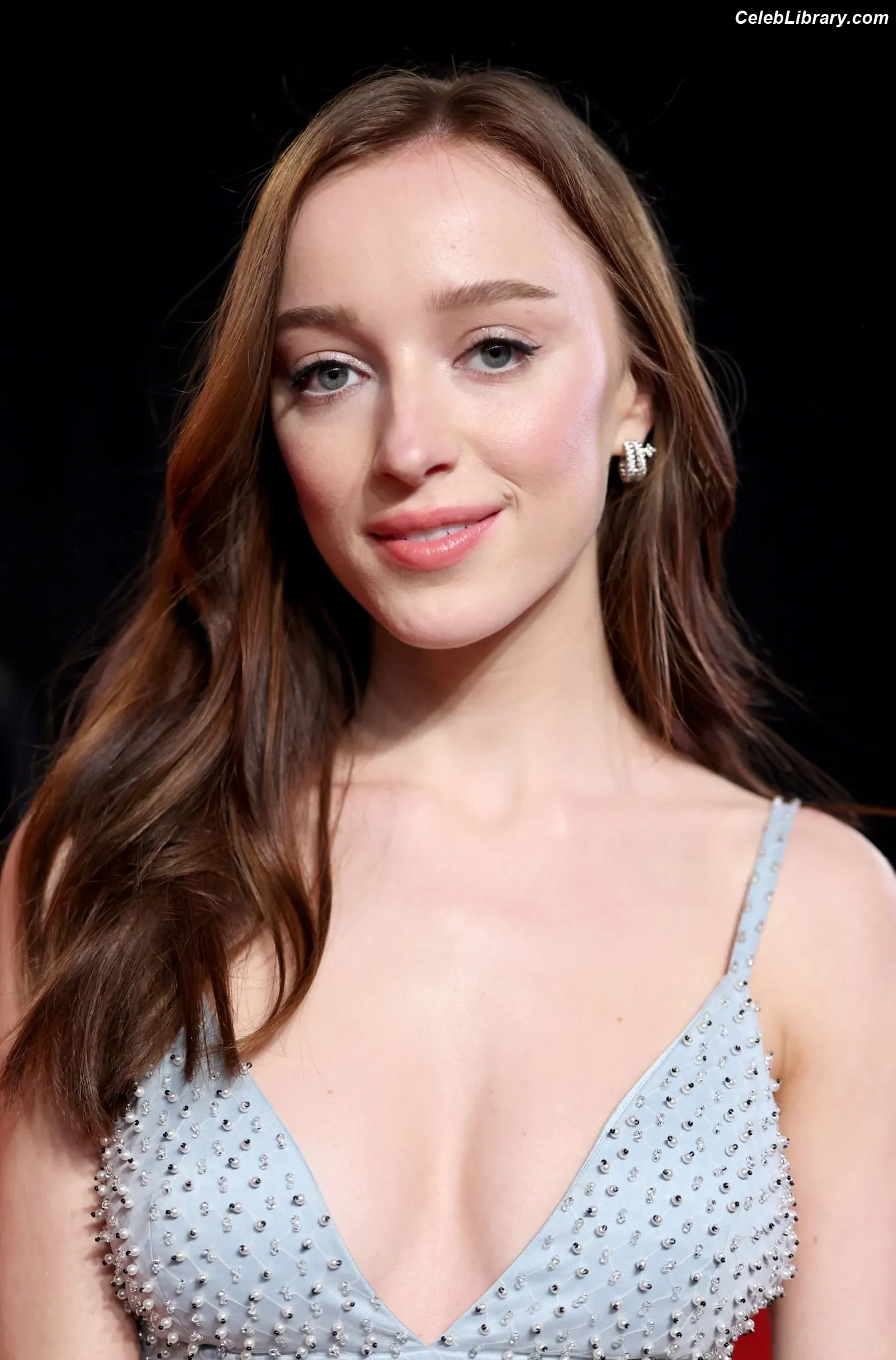 Phoebe Dynevor photo 18 of 168