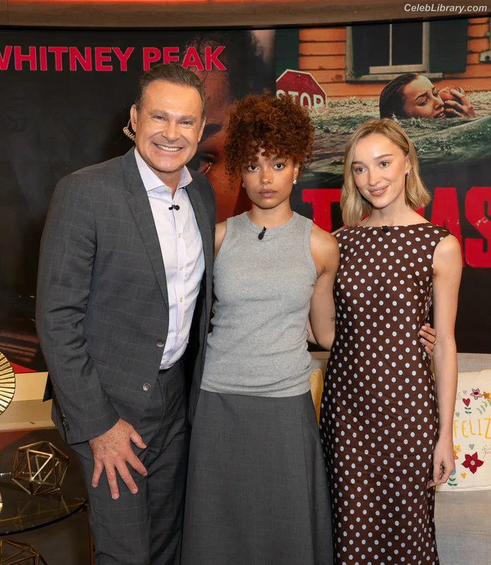 Phoebe Dynevor photo 13 of 169