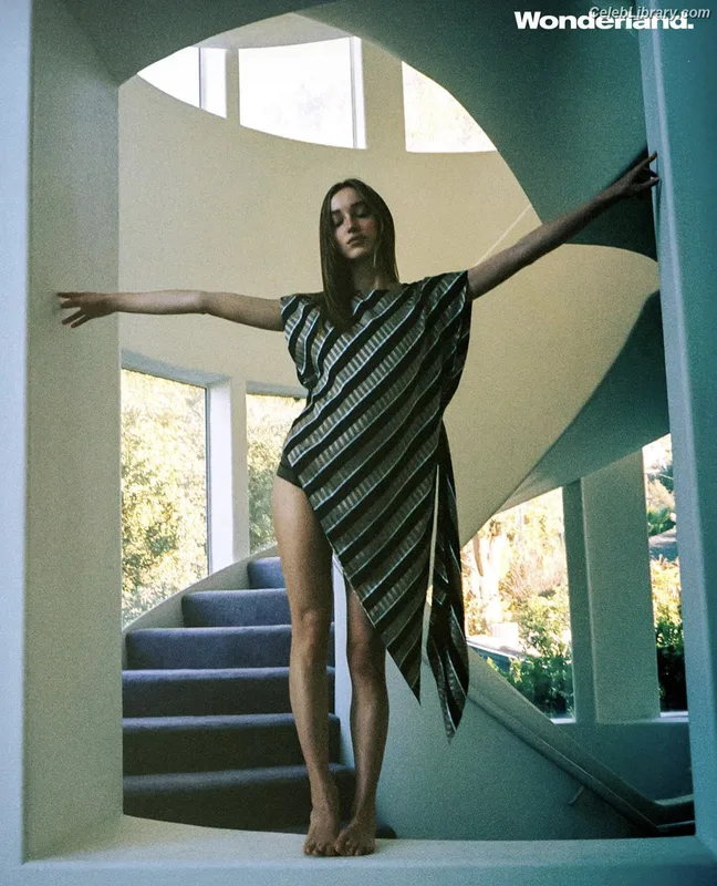 Phoebe Dynevor photo 15 of 169