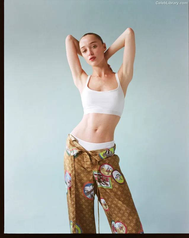 Phoebe Dynevor photo 2 of 169