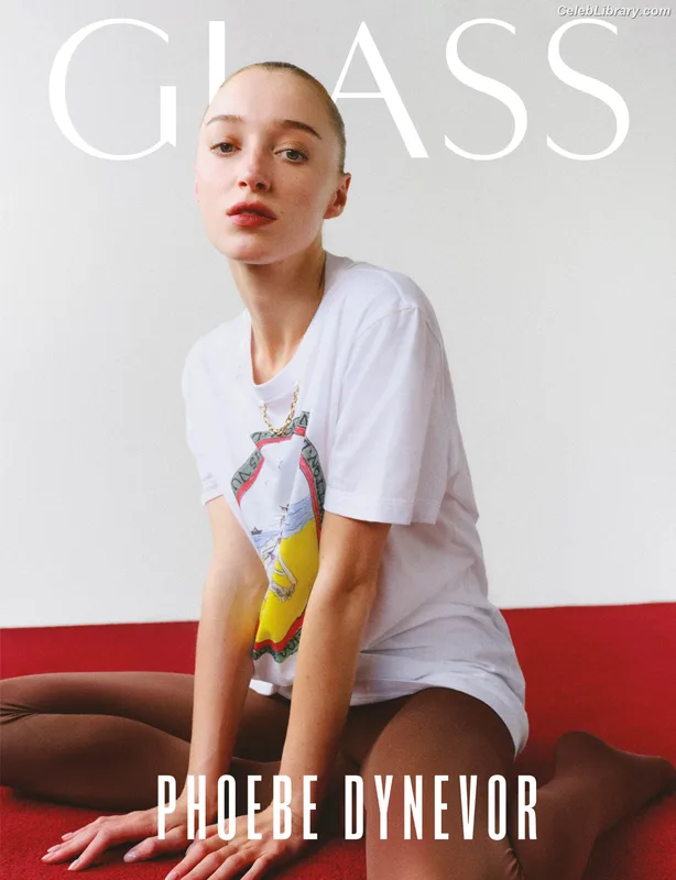 Phoebe Dynevor photo 5 of 169