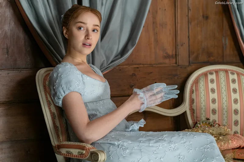 Phoebe Dynevor photo 24 of 169
