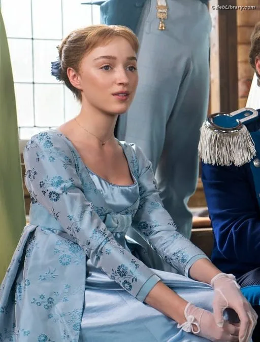 Phoebe Dynevor photo 8 of 169