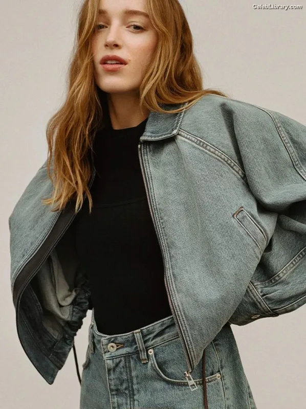 Phoebe Dynevor photo 22 of 169