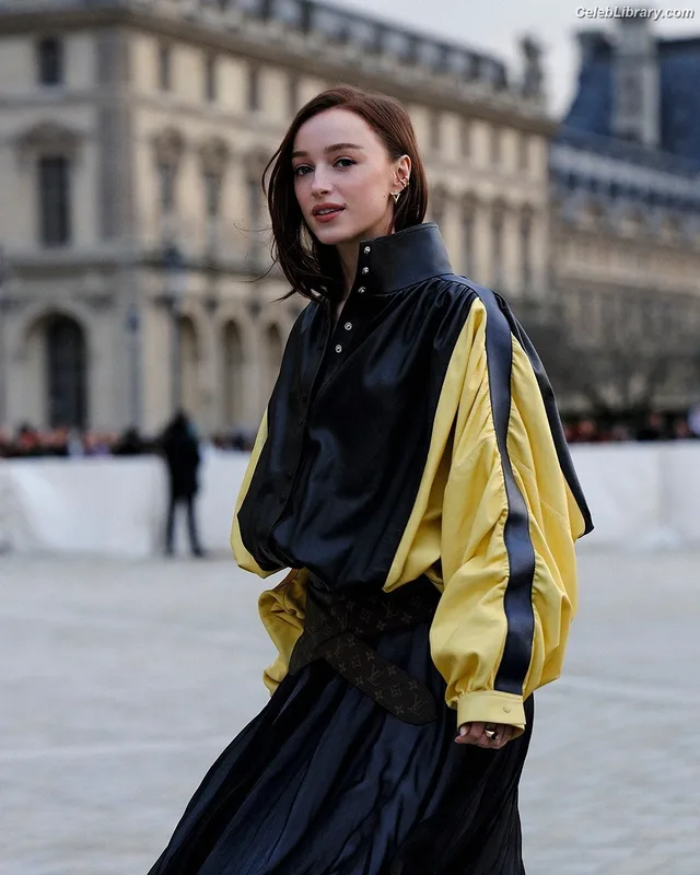 Phoebe Dynevor photo 1 of 169