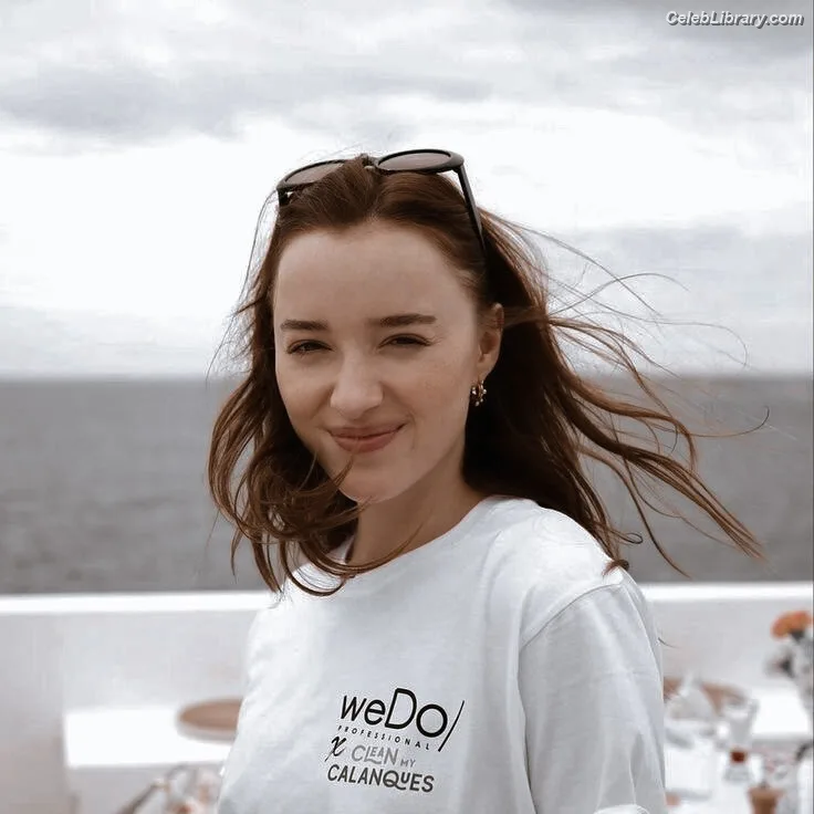 Phoebe Dynevor photo 13 of 169
