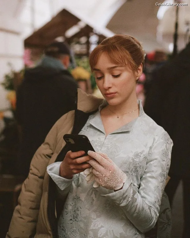 Phoebe Dynevor photo 16 of 169