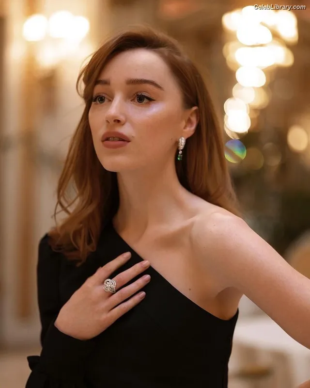 Phoebe Dynevor photo 24 of 169