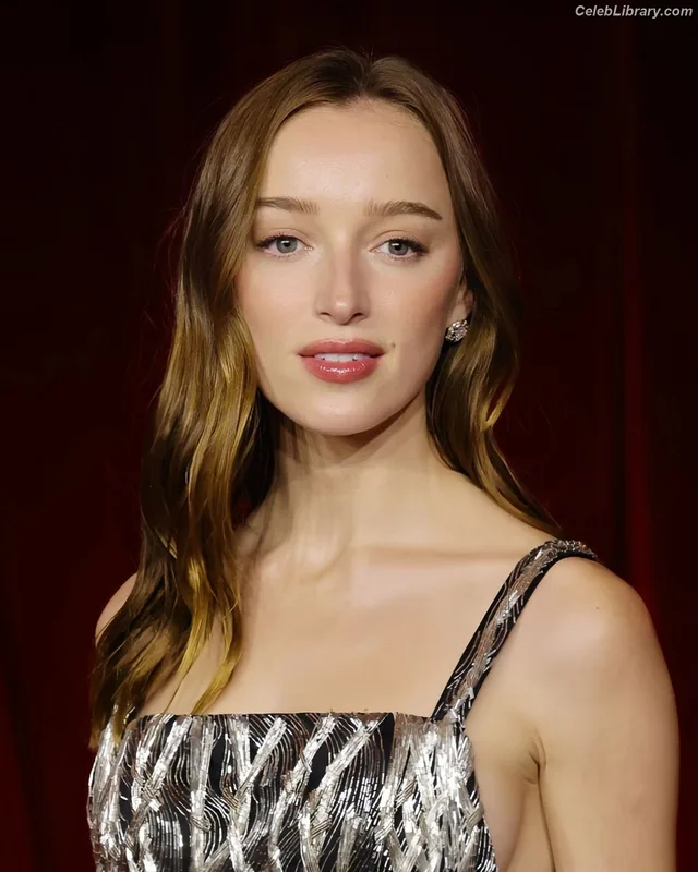 Phoebe Dynevor photo 7 of 169
