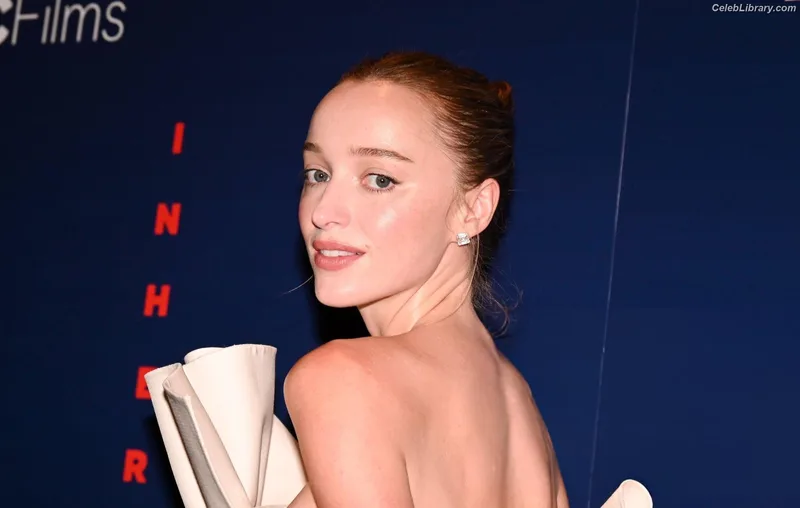 Phoebe Dynevor photo 9 of 169