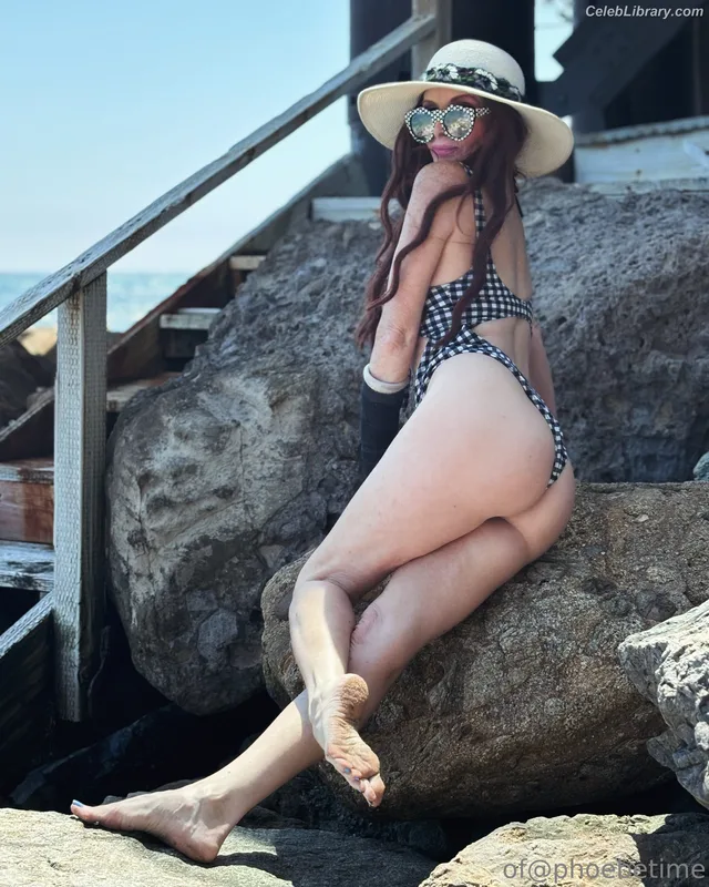 Phoebe Price photo 17 of 1615