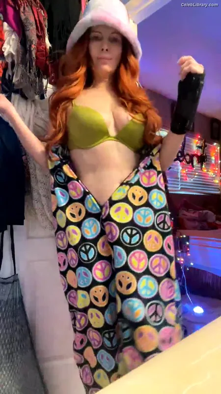 Phoebe Price photo 14 of 1615