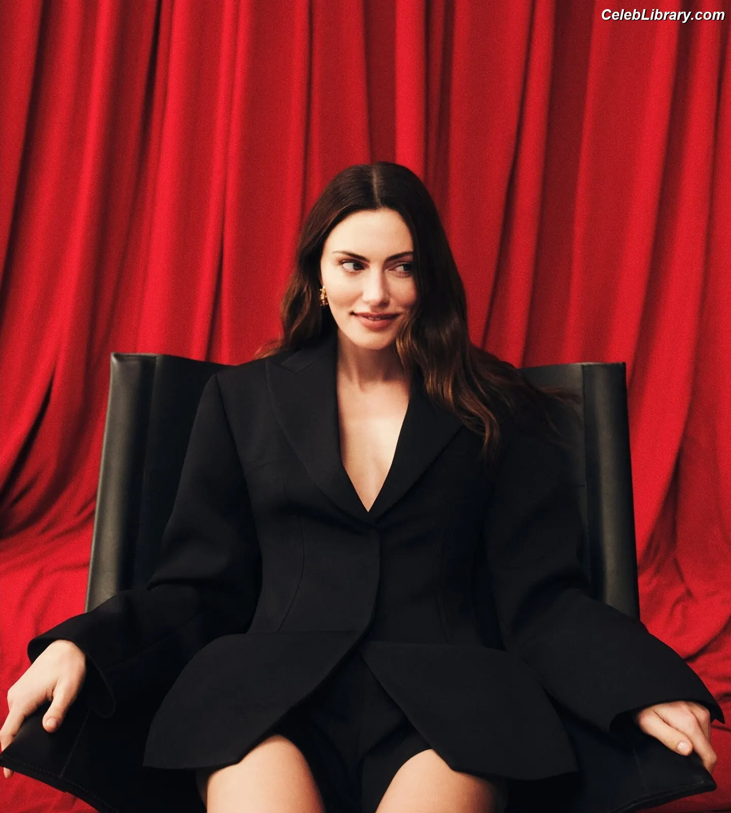 Phoebe Tonkin photo 11 of 330