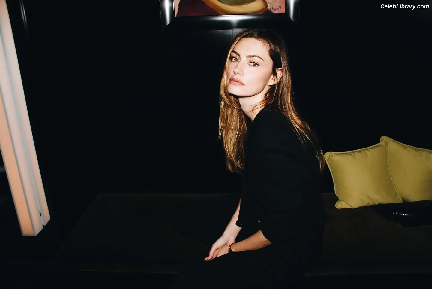 Phoebe Tonkin photo 10 of 330