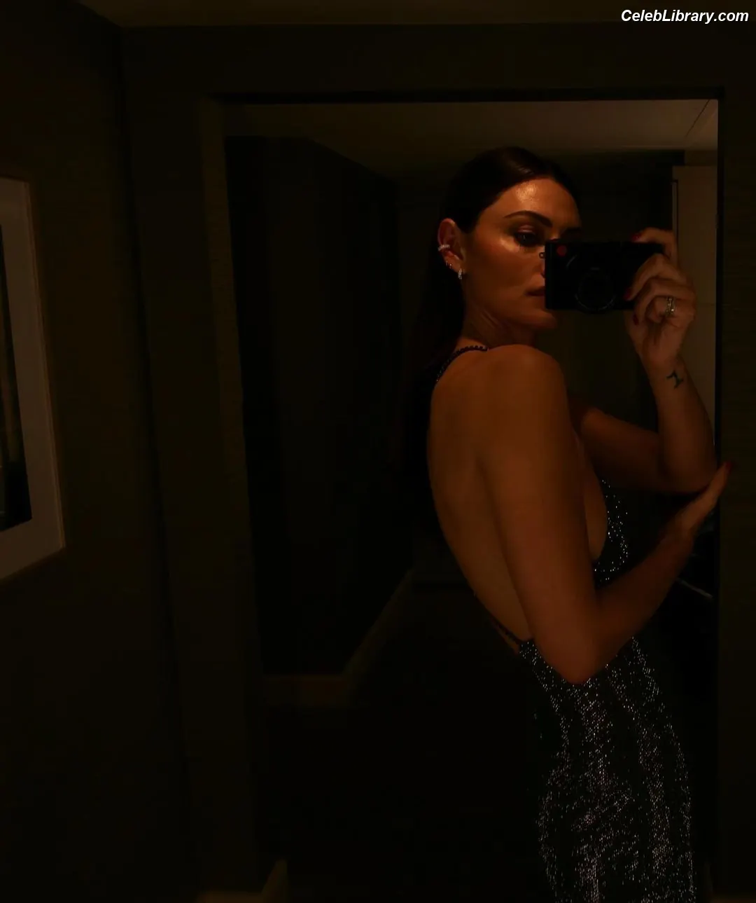 Phoebe Tonkin photo 14 of 330