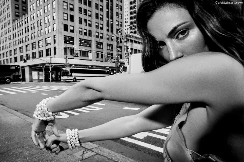 Phoebe Tonkin photo 1 of 327