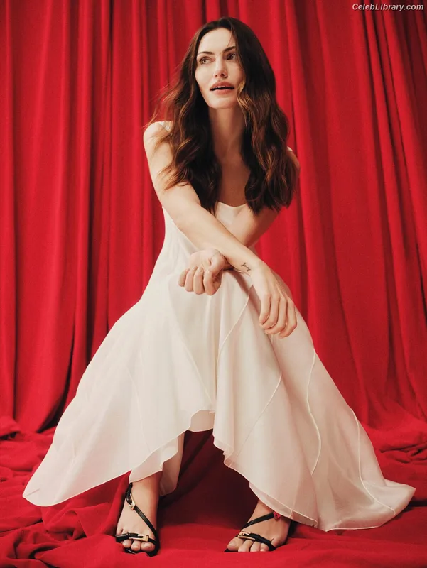 Phoebe Tonkin photo 4 of 327